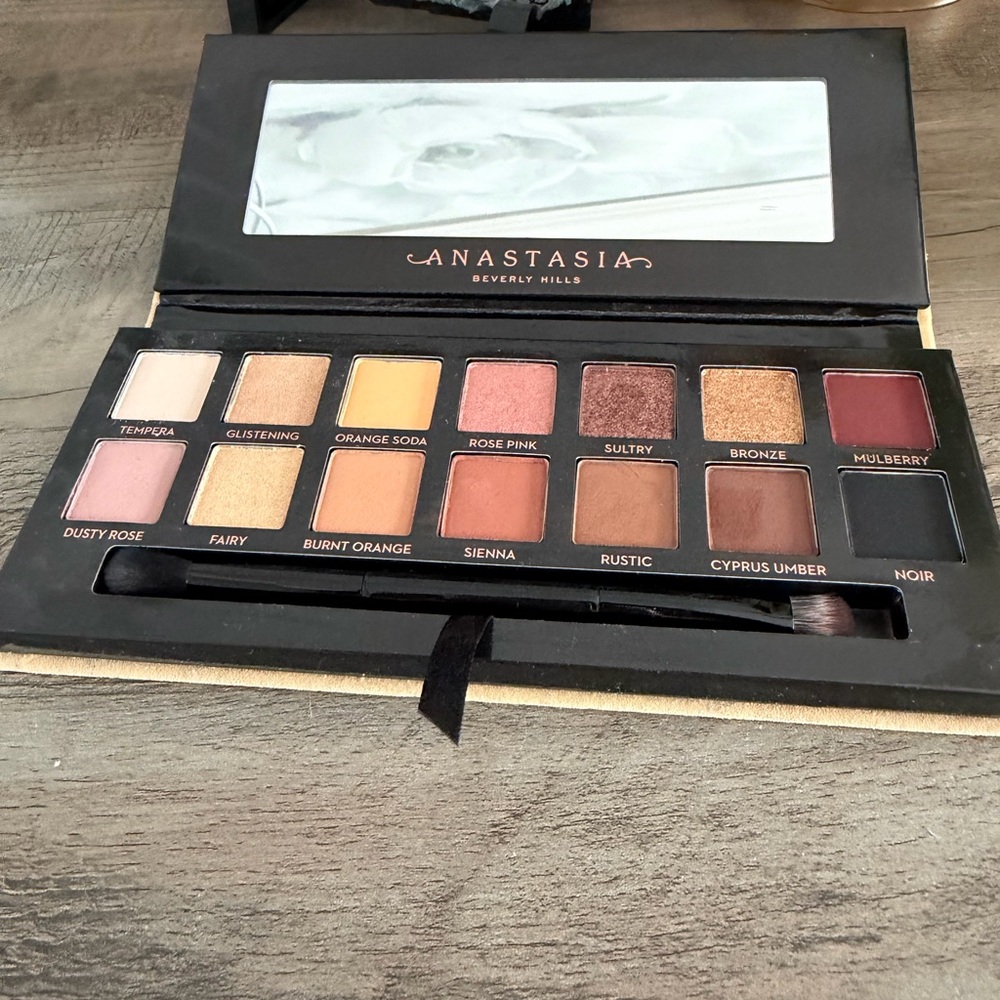 Anastasia Beverly Hills Soft Glam Eyeshadow Palette - Picture 6 of 7